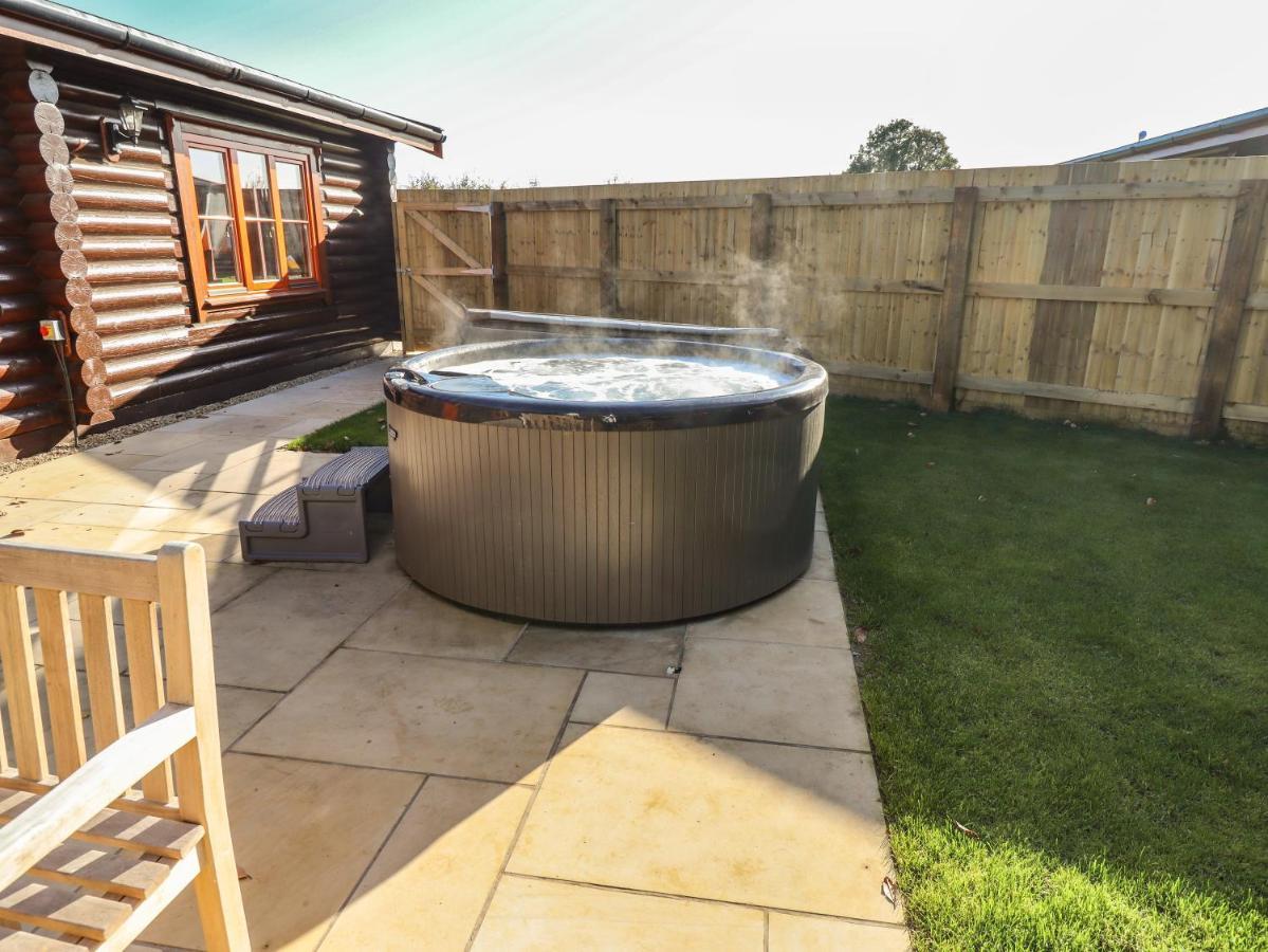 Holly Lodge Oakham Bagian luar foto