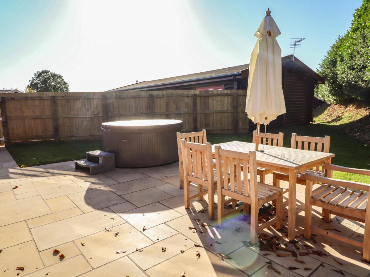 Holly Lodge Oakham Bagian luar foto